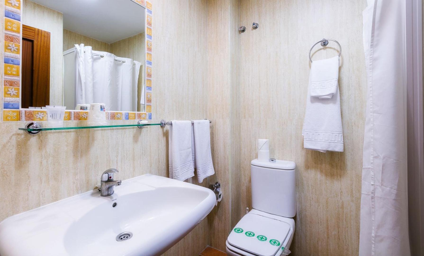 Hotel Galicia Фуэнхирола Экстерьер фото